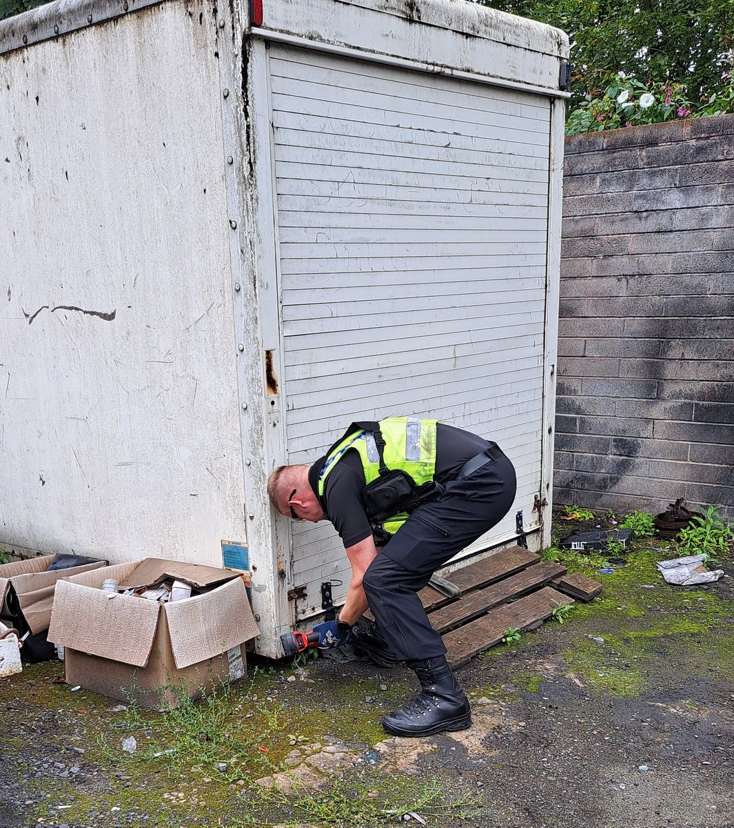 DeputyMayorPCWY's tweet image. Very productive visit to @WYP_BradfordE today where police undertook multiple "chop-shop" raids to recover #keylesscars and parts burgled from homes across #WestYorkshire #NeighbourhoodPolicing #KeepingUsSafe