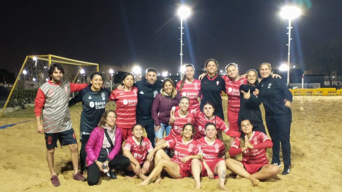 #Huracán 🎈 #FútbolPlaya

🏝️ Este jueves 31/8, la Primera del Femenino del Globo venció 5-0 a #AtléticoZelaya por la #Fecha1 (Postergado) del Torneo de @afa, en La Quemita