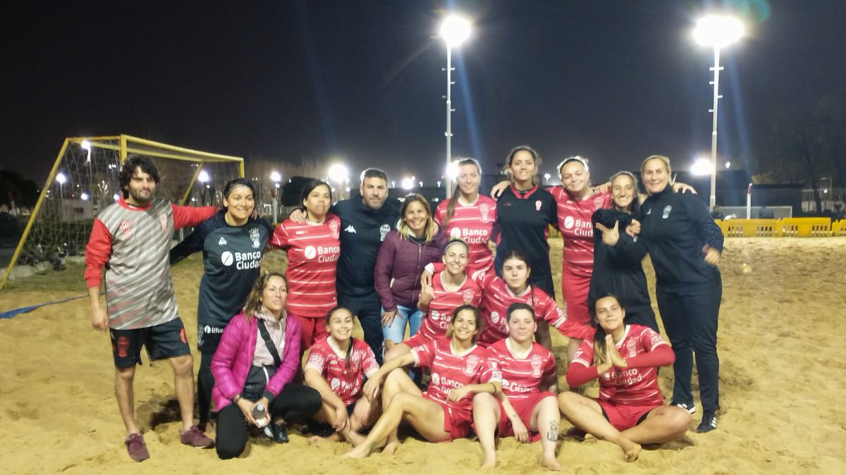 #Huracán 🎈 #FútbolPlaya

🏝️ Este jueves 31/8, la Primera del Femenino del Globo venció 5-0 a #AtléticoZelaya por la #Fecha1 (Postergado) del Torneo de <a href="/afa/">AFA</a>, en La Quemita