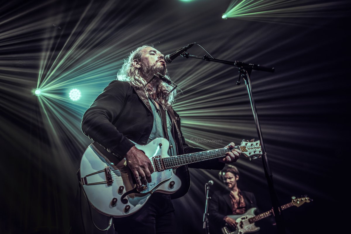 SethAbrikoos's tweet photo. #IsraelNash at #TivoliVredenburg.
- 31-8-23
- Photography by:
#sethpicturesmusic - #sethabrikoos
.
.
.
#songwriter #fotograaf #utrecht #guitarist #acoustic #concert #soundlymusic #concertphotography #getloosemusic #rootsymusic #countrymusic #country #music #photography https://t.co/ybhEDM7nSj