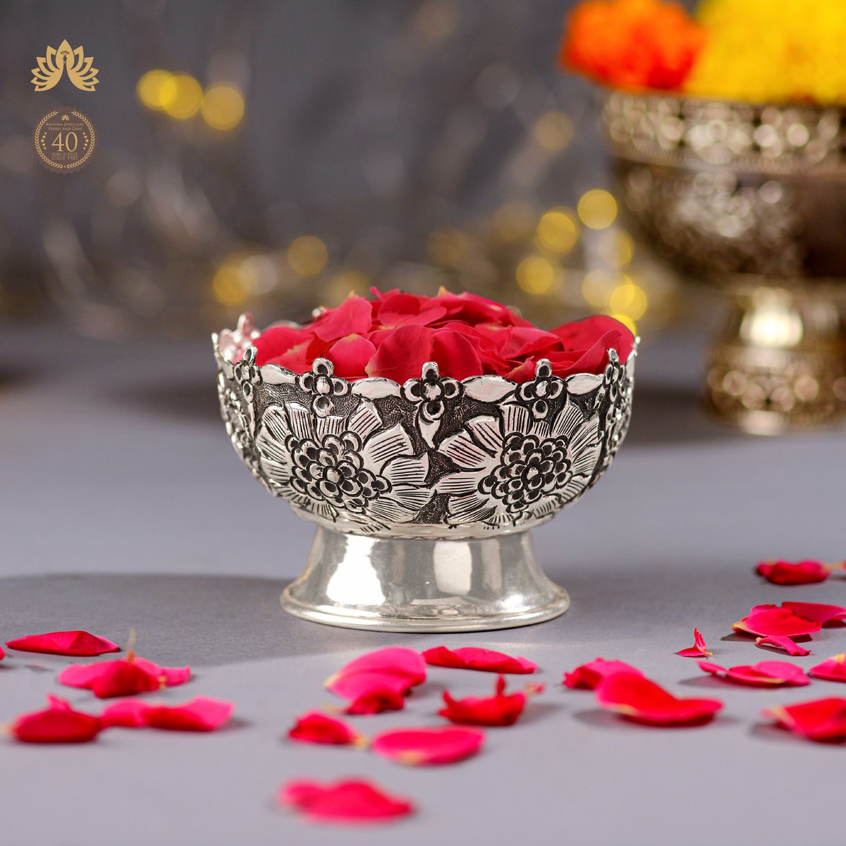 KrishnaSilver36's tweet image. ►WhatsApp Us:wa.link/bxtv
►Call/Video Call+918499011111   
Give your pooja room a new, elegant touch with this stunning silver bowl.
►Explore our Latest Collection instagram.com/krishna.house.… #KrishnaSilver36 #silverbowl #silverpoojabowl