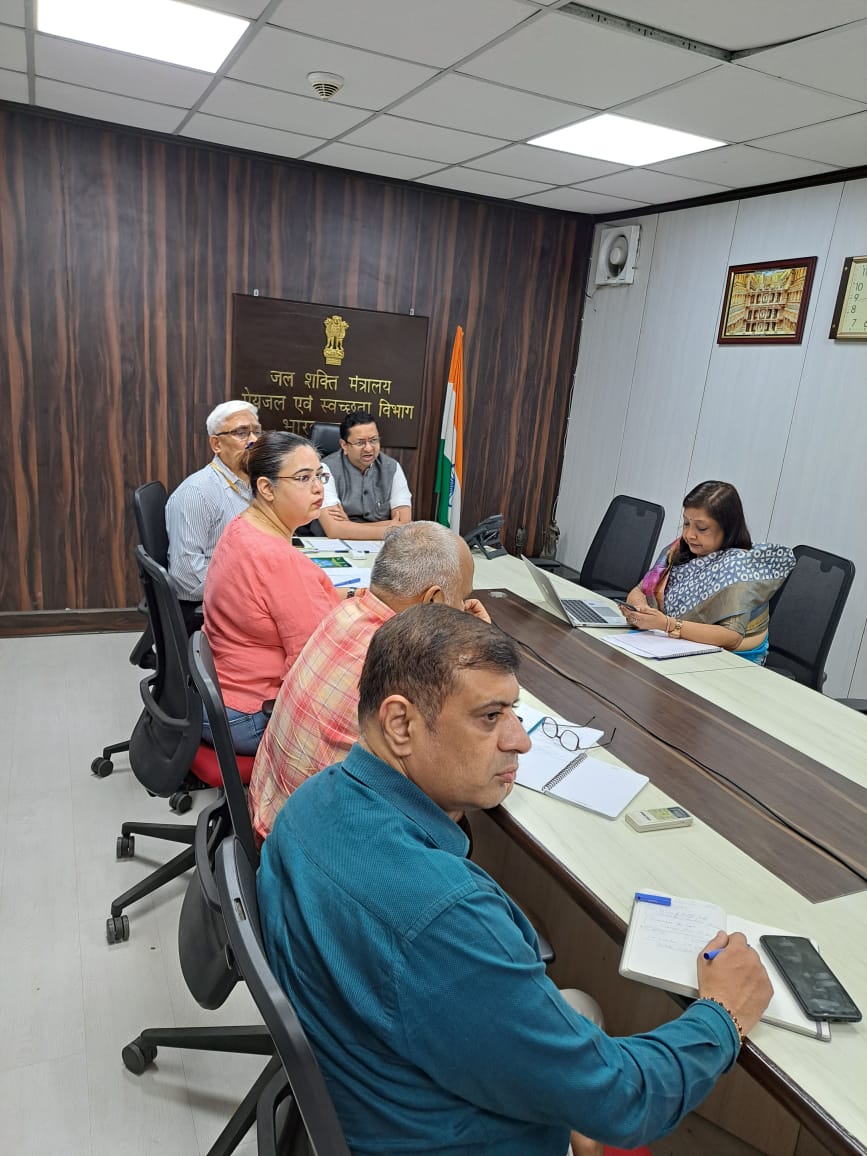 swachhbharat's tweet photo. From States, Mission Directors along with respective RWPF partners and UNICEF participated in the meeting through VC. States discussed their IEC plans/campaigns and Capacity Building measures.
@MoRD_GoI @mopr_goi https://t.co/64peSvWvAL