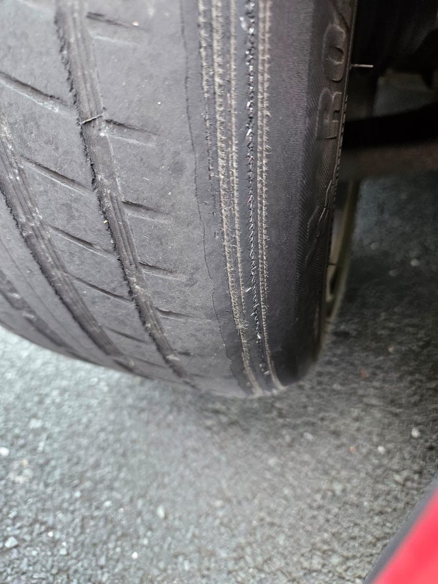 This Fiesta was pulled over in Wrose, due to faulty brake lights. The officer then noticed a dangerous tyre. Driver admitted no insurance but claimed not to know his licence had been revoked until test passed. Reported for all offences and vehicle seized.
#opsteerside