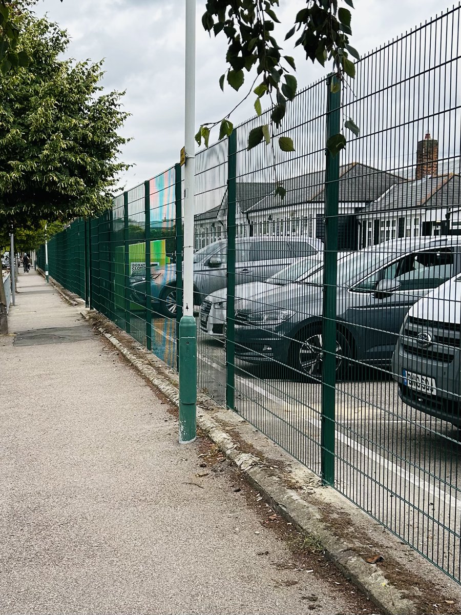 lemonfencing's tweet image. 2.4m high Protek Twin Wire fencing with gates to match. Another security fencing job completed by our fitting team. Are you in need of a security fence installed? Make your enquiry with us on our website or contact our offices! #Security #Protek #Twinwire #Commercial #Southend