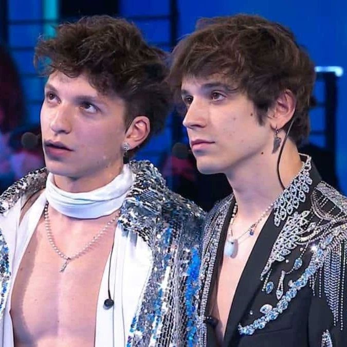 Azuz_e_Vale's tweet photo. Abbiamo disegnato Luigi ed Alex, rispettivamente il vincitore di Amici 21 ed uno dei finalisti dell'edizione. 💕
#alexeluigi #luigiealex #Luigi #luigistrangis #Alex #alexwyse #alessandrorina #alexw #Amici #Amici21 #drawing #mariadefilippi #amicidimariadefilippi https://t.co/eCRs8ERTrA