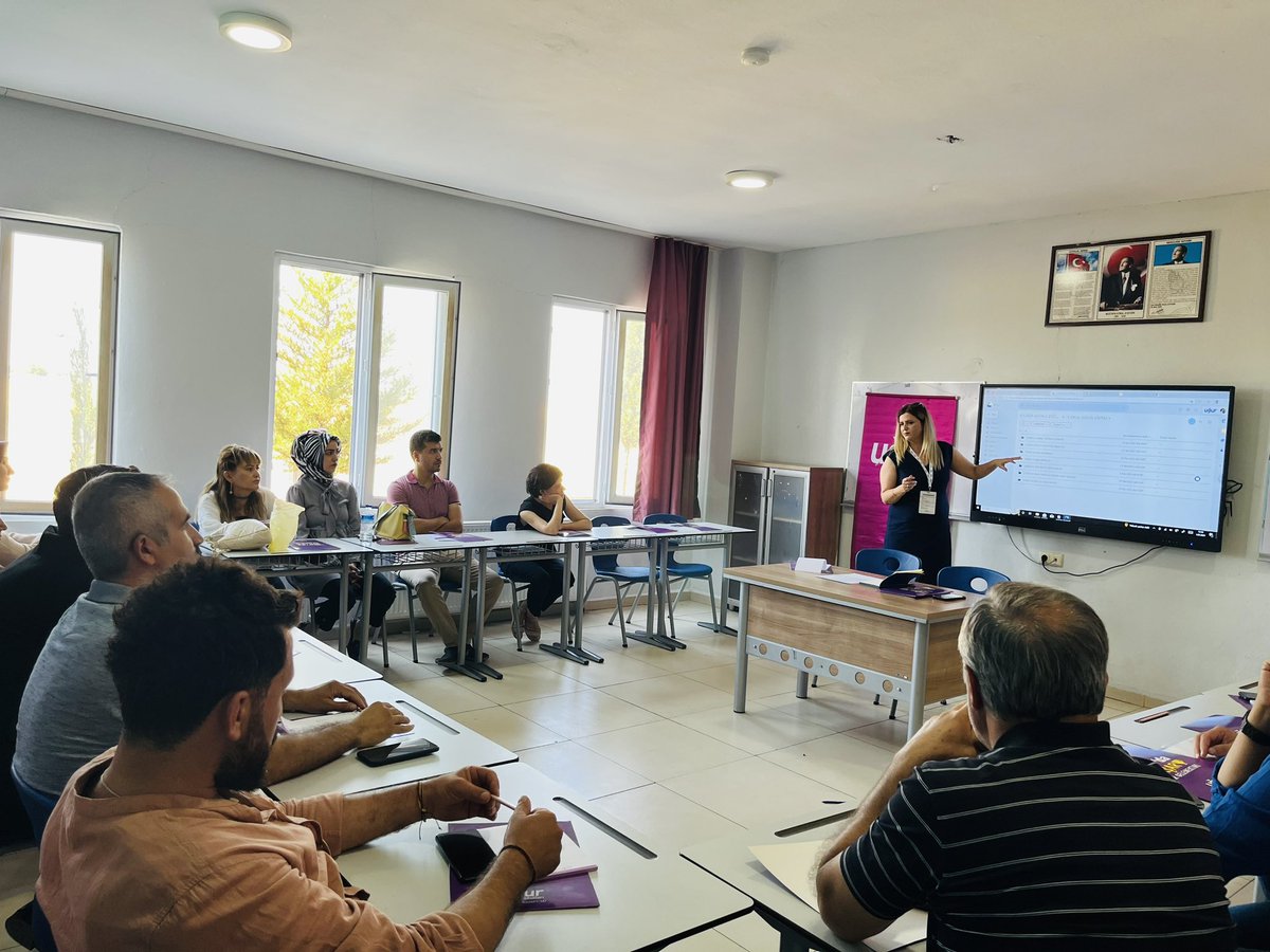 UOKahta's tweet photo. “Sene Başı Genel Kurul Toplantısı” Kampüs Müdürü Sn. Fatma ESKİCİ tarafından gerçekleştirildi. Öğretmenlerimiz, 2023-2024 eğitim ve öğretim süreci ile ilgili bilgilendirildi.✨@MUSTAFACAKIR28 @adilkurt9 @Ebru_Divrik @fatma_eskici_ 
#ugurokullarıkahtakampusu https://t.co/vFCbSFXPHP