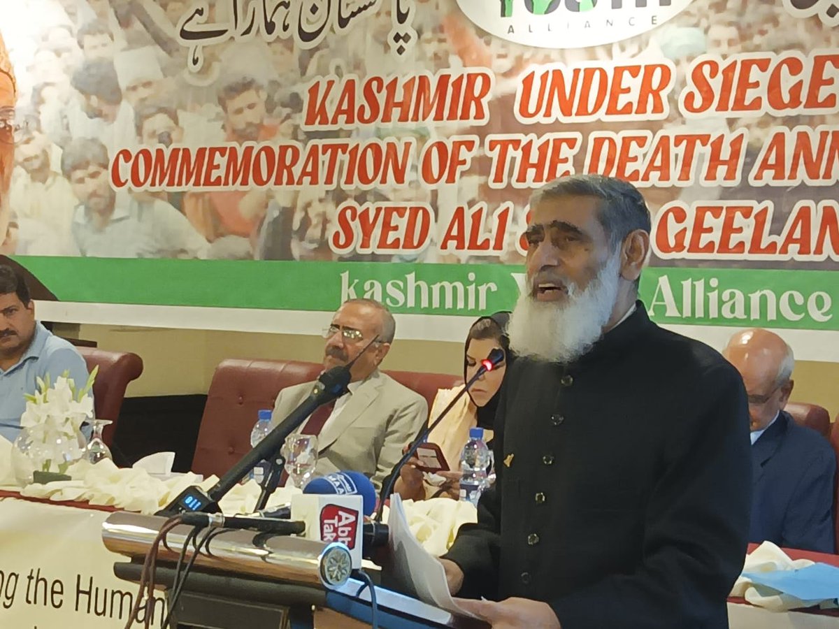 #Kashmir_under_Siege
Brig. Rehman Bilal, former Rector Foundation University,in his address said: 
SAS Geelani can be compared to the greatest leaders of the world. One man against the Indian army and Indian tactics,he led a rock solid movement of resistance and never bowed down.
