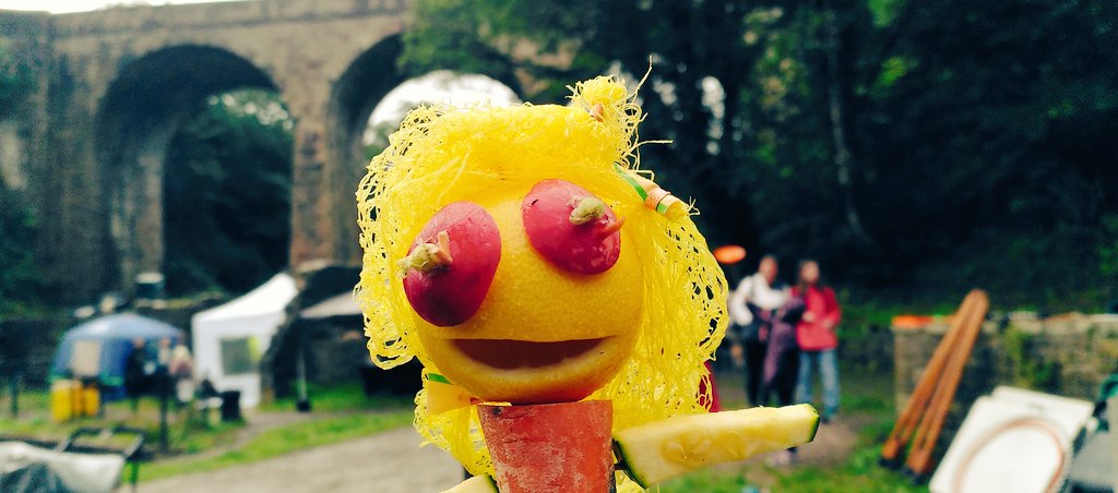 madamezucchini's tweet photo. This weekend Wonder Lemon 🍋 &amp; the Veg Avengers 🥒 are heading to Clifton Park for the Rotherham Show 🌶️

See you in the Made in Rotherham marquee for veg theatre shows &amp; veg craft on Saturday &amp; Sunday 🥑🍑

#funwithvegetables #rotherham https://t.co/0jngyeXdoU