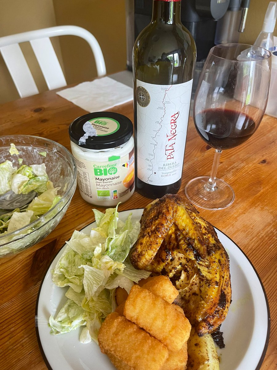 joukesp's tweet photo. #NoCookingFriday #FridayLunch #2ndServing #Chicken #Salad #Croquettes #Tempranillo #RiberaDelDuero #PataNegra
Another minimal effort!
Iceberg salad, croquettes & warmed up chicken.
Finished yesterday’s Tempranillo Pata Negra from Ribera del Duero.
We’re happy with that! You too? https://t.co/M1atcwSU5h