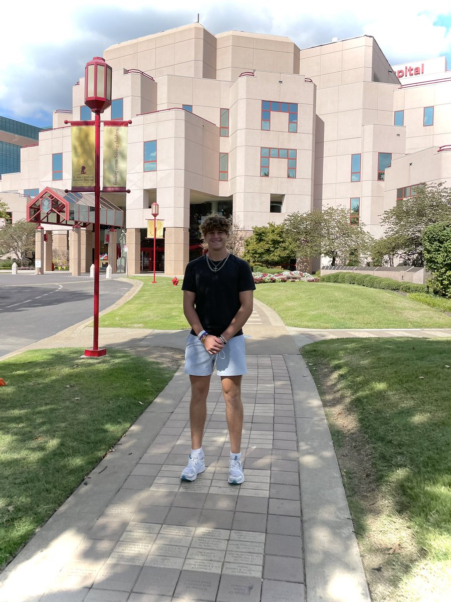 ShellyHaley21's tweet photo. Hello September 💛 Childhood Cancer awareness month 🎉💛 
i challenge everyone to donate $10 to St jude this month. “It’s the best place to be on your worst days” -talon 
@StJude means so much to our family &amp; has saved so many kids lives 
We are blessed to have it near🎉💛 https://t.co/FV4PbYRjlw