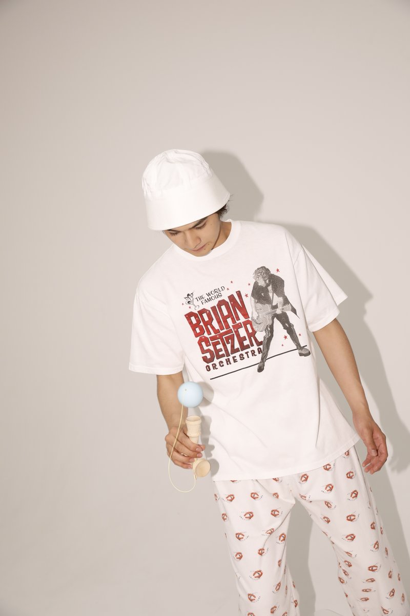 takemekitamura's tweet photo. 宣伝用に撮ったけん玉写真。
成功する直前ですね。

▼写真集購入はこちらから↓         
https://t.co/XzjtOwetyk 
#北村匠海 
#UandI 
#写真集 https://t.co/e3WUkUK7Z3