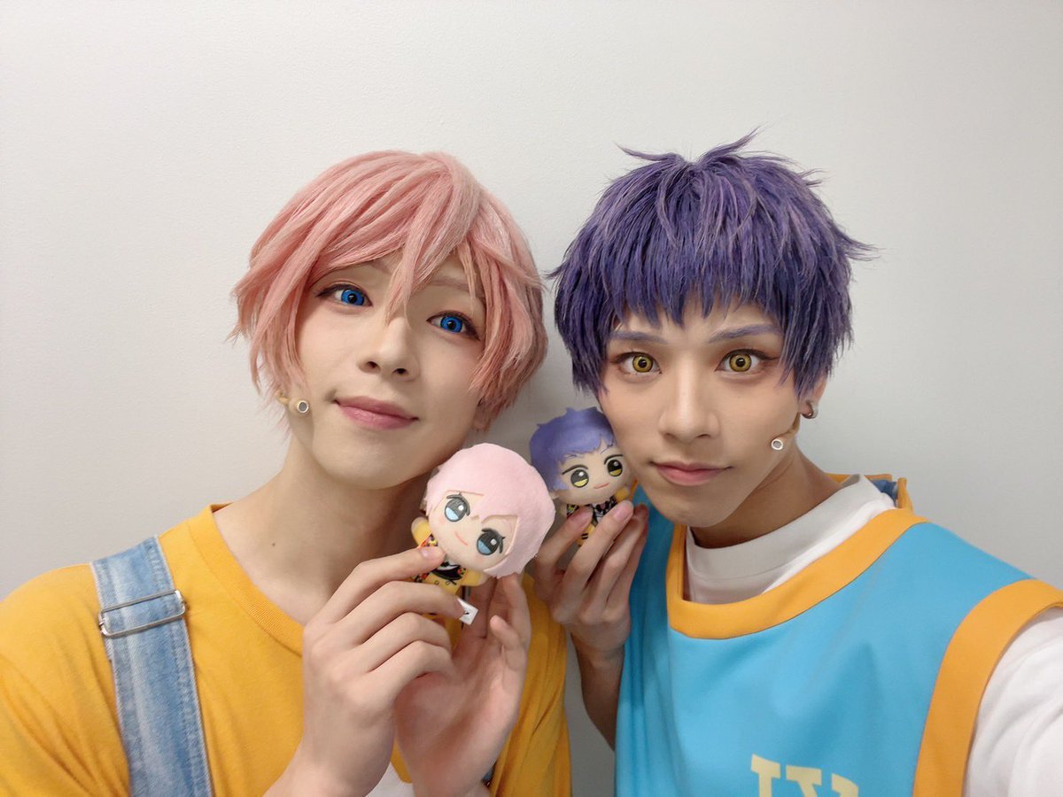 junnicomusic's tweet photo. 本日もご来場

誠にありがとうございました。

まだまだ夏は終わらない！！

そう思える公演でしたねぇ😊

カントクさんっ

明日からも宜しくお願いしますね！🌻

 #エーステ https://t.co/wSrzMJB1vU