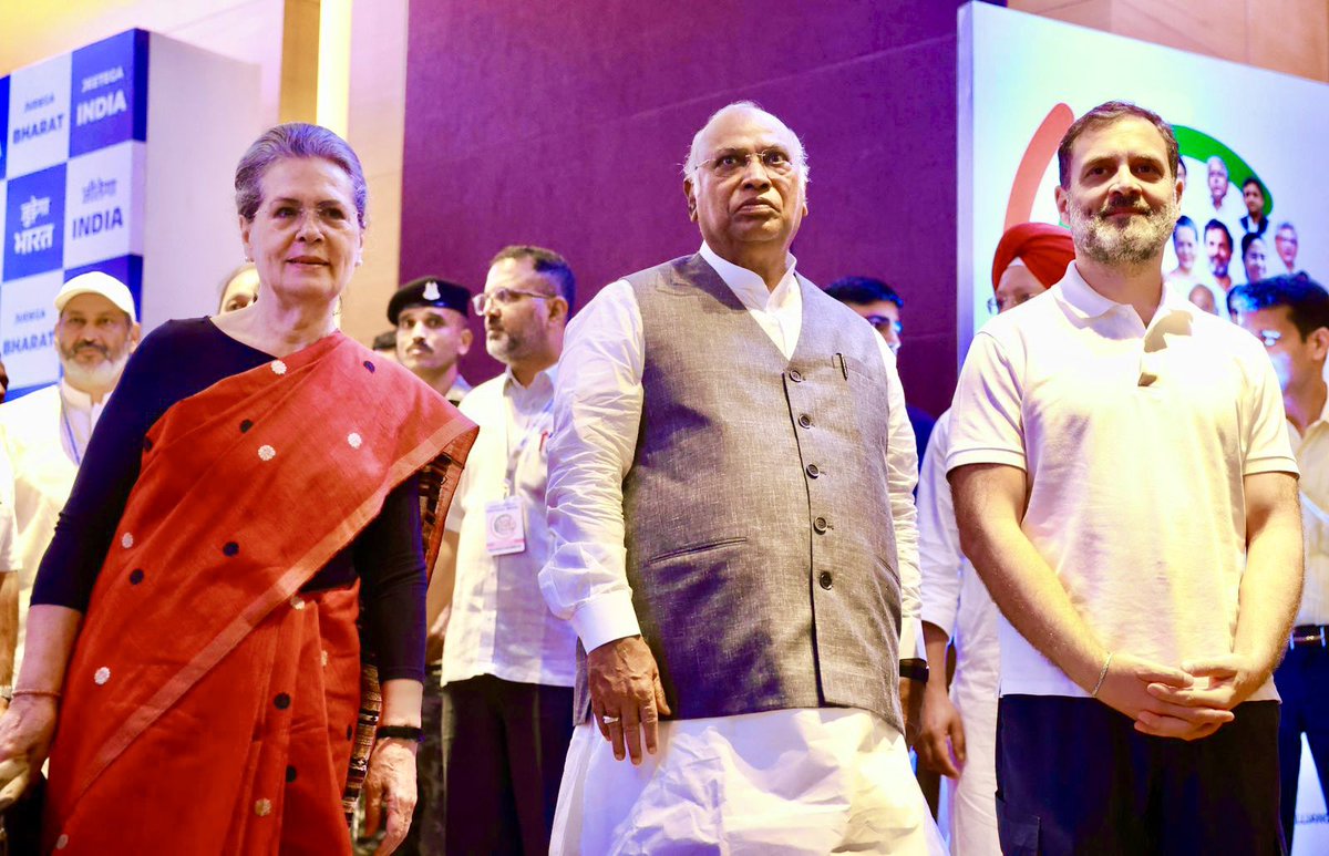 nandtara's tweet photo. My heart soars seeing the smiles, amity and confidence at the #INDIAAllianceMeeting - onwards &amp; upward with strategy and commitment ladies &amp; gents 👊🏻🇮🇳🤞🏻

Let us make no mistake that this is India’s #FreedomStruggle2 and that it pitches us against each other is heartbreaking. https://t.co/NJOOK8molp