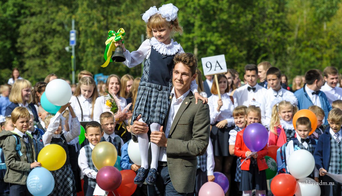 Russia's tweet image. 📆 On September 1st Russia celebrates #KnowledgeDay. 

A long-standing tradition to celebrate the start of a new academic year involves all: students, teachers, parents.

🥳 This joyful day is all about celebration of knowledge, youth and aspirations.