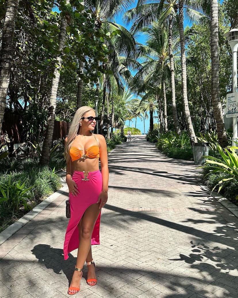 DerekDrake2_'s tweet photo. Treating my fiancè to a trip to Hawaii for a couple days @xMissEmilia https://t.co/4oC1CcFMR6