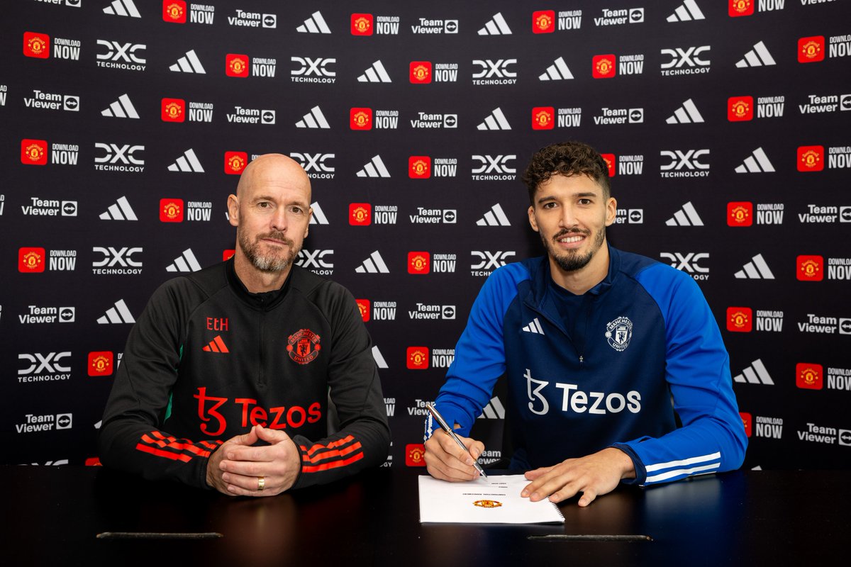 A proud moment. ✍️ @AltayBayindir_1 #MUFC