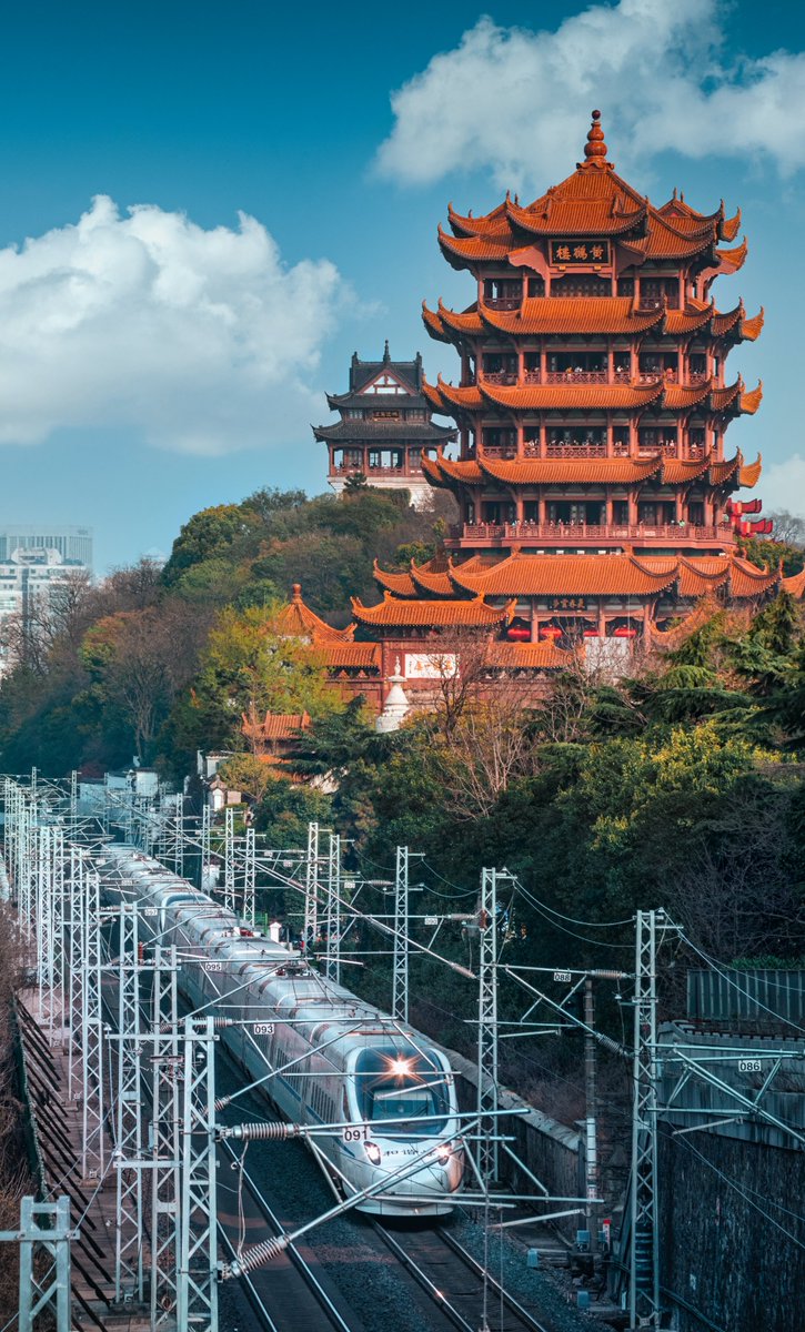 visit_wuhan's tweet photo. The Yellow Crane Tower (黄鹤楼) stands atop Sheshan Mountain, witnessing the changes of the city. China Railway High-speed runs beneath the tower, creating gentle breezes that caress the the ancient architecture.
#efficienttransportation #hansurprise #welcometowuhan #livelywuhan #hereiswuhan