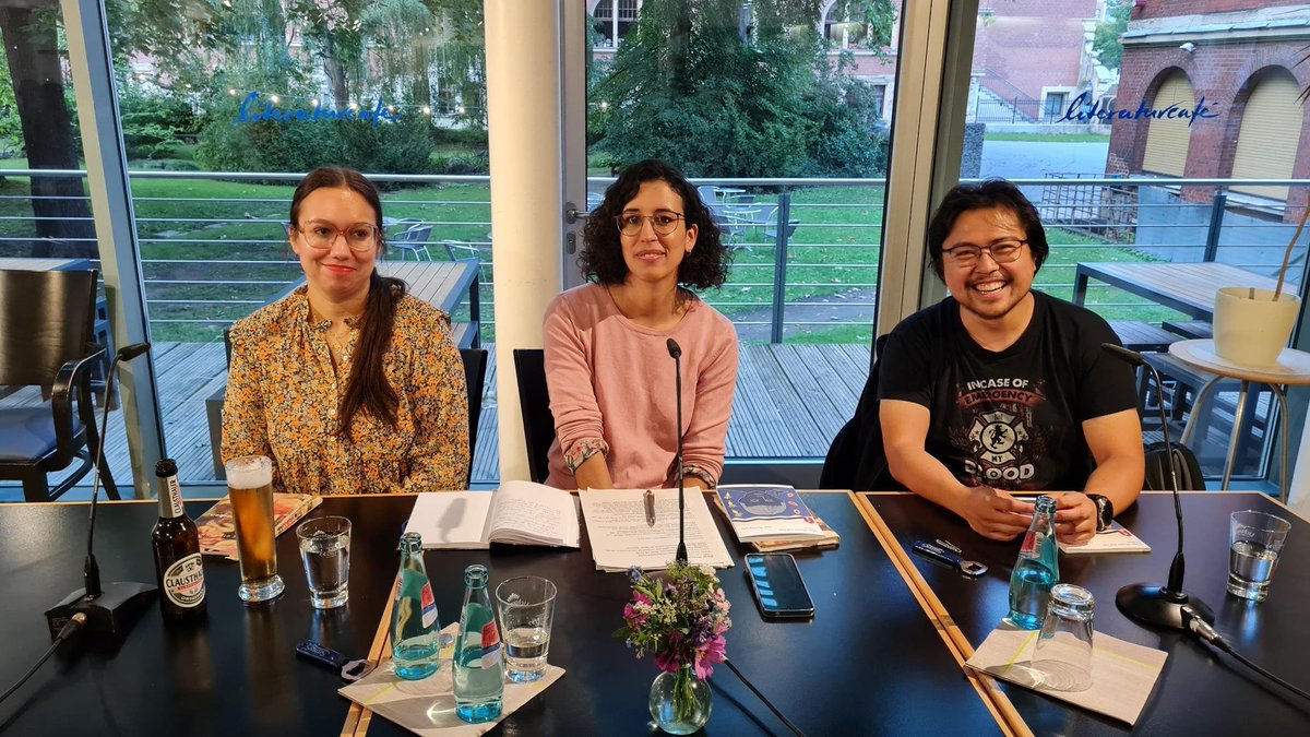 Danke für die schöne und gut besuchte Lyriklesung am Mittwoch im <a href="/LiteraturLe/">Literaturhaus Leipzig</a> 🌟

Ein toller Auftakt für unsere kostenlose Veranstaltungsreihe 
👉 revolutionale.de/conflicted-2023

gefördert vom @BMFSFJ <a href="/StadtLeipzig/">Stadt Leipzig</a> <a href="/SachsenDe/">Sächsische Staatskanzlei</a>