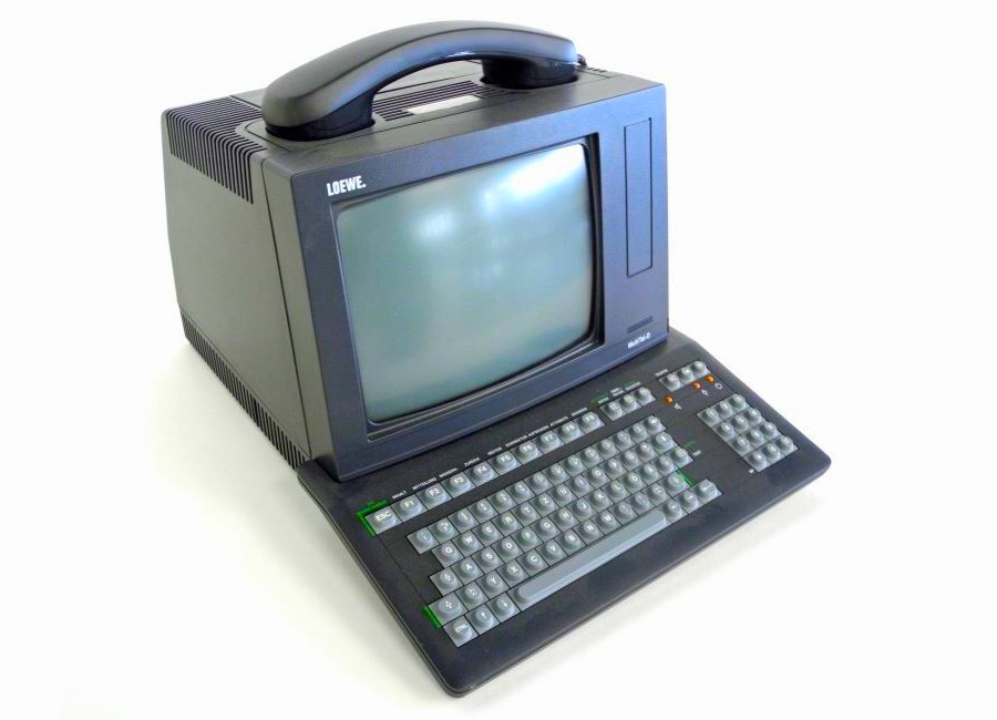 Vor 40 Jahren startete der Bundespostminister BTX in Deutschland. Die Wurzeln des Datennetzes liegen allerdings in England, wo es bereits 1979 in Betrieb ging. Doch hier wie dort war dem Onlinedienst kein Erfolg beschieden. blog.hnf.de/der-weg-zum-bi…