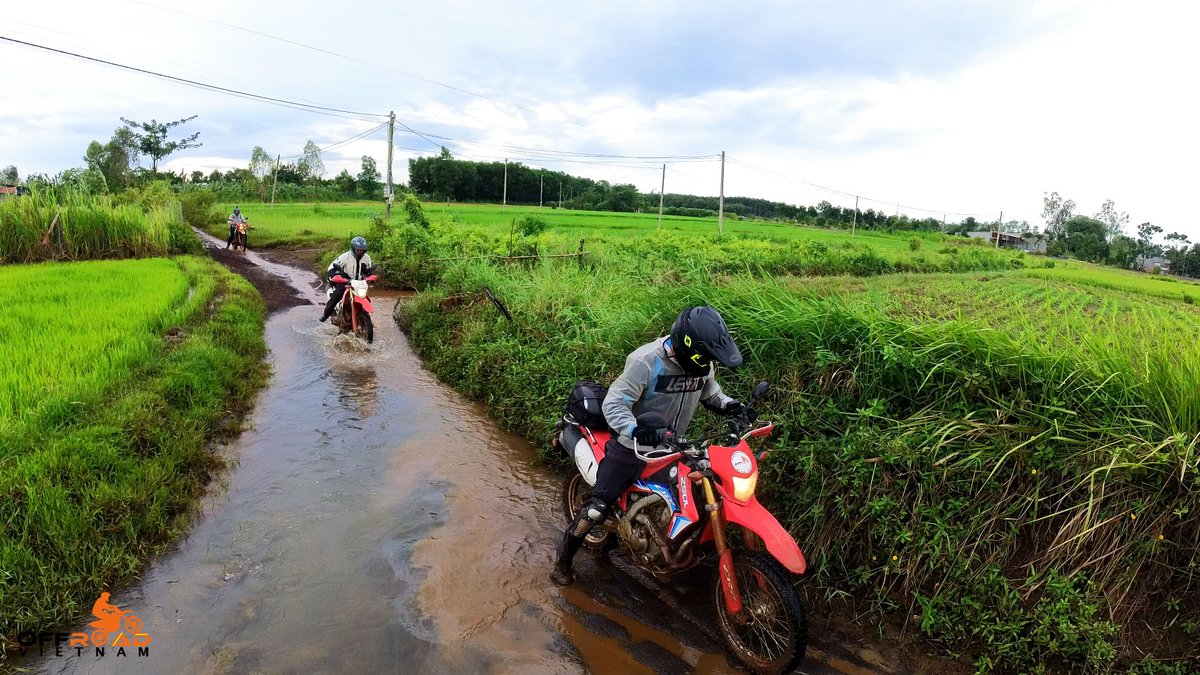 vietnambikers1's tweet photo. No road is too long if you have good company, a rough road or even no road isn't a problem. π
π₯οΈ https://t.co/cpeXtZi5mz
#goodcompany #moreenjoyable #lesstedious #vietnam #xuhuong2023 #trending2023 #motorbike #motorcycle #tour #rental #honda #XR150L #CRF150L #CRF250L #CRF300L https://t.co/C9ArlshWa1