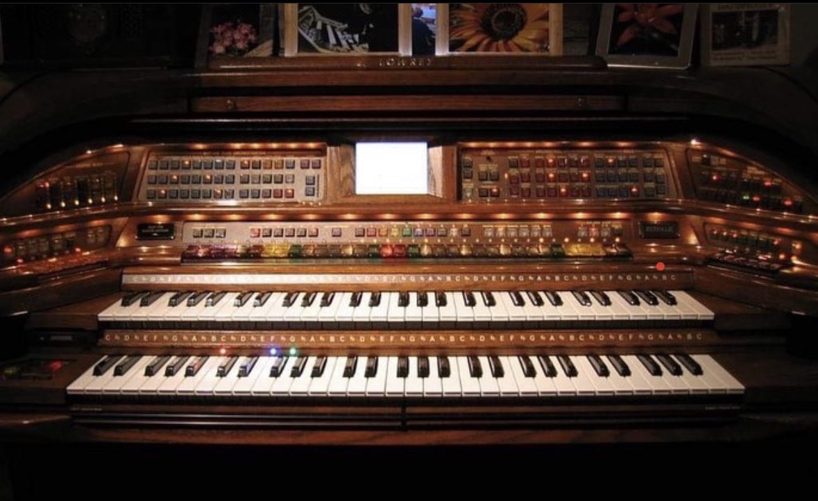 elitemusical_'s tweet photo. LOWREY Organ Available
Njoo DM tuongee au Piga sim 0714125511 kwa maelezo zaidi.
#music #keyboard #piano #pianist #musicplayer #musical
#kinanda #music #musician https://t.co/FlJqP5Z5Vz