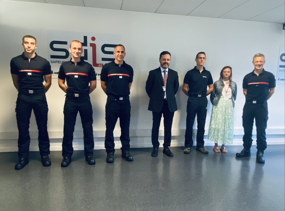 sdis42's tweet image. C’est la rentrée au #sdis42 !
Le Contrôleur Général Éric MEUNIER @DDSIS42 accueille les agents recrutés ces dernières semaines : personnels administratifs et techniques, officiers sapeurs-pompiers professionnels, l’occasion de souhaiter la #bienvenue à tous !
#marqueemployeur