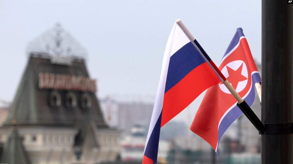 jacobsjapan's tweet photo. Increasingly desperate Putin reaching out to North Korea for artillery shells: https://t.co/Z19ImMhdYT Kim Jong Un negotiating "significant quantities and multiple types" of weapons to be used in Vlad's Ukrainian invasion, particularly artillery shells. #Russia #Ukraine https://t.co/TyNKkaOBl5