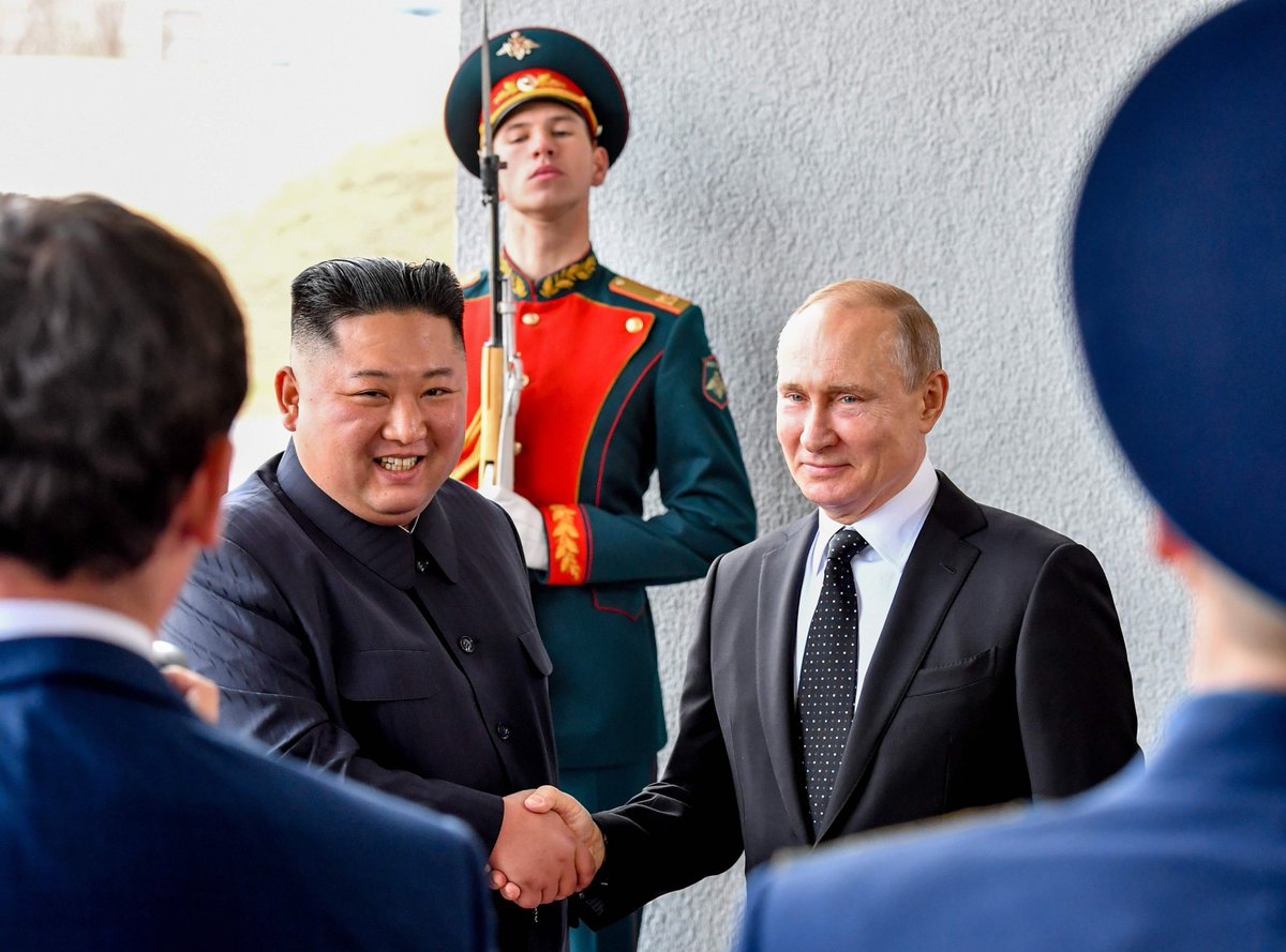 jacobsjapan's tweet photo. Increasingly desperate Putin reaching out to North Korea for artillery shells: https://t.co/Z19ImMhdYT Kim Jong Un negotiating "significant quantities and multiple types" of weapons to be used in Vlad's Ukrainian invasion, particularly artillery shells. #Russia #Ukraine https://t.co/TyNKkaOBl5