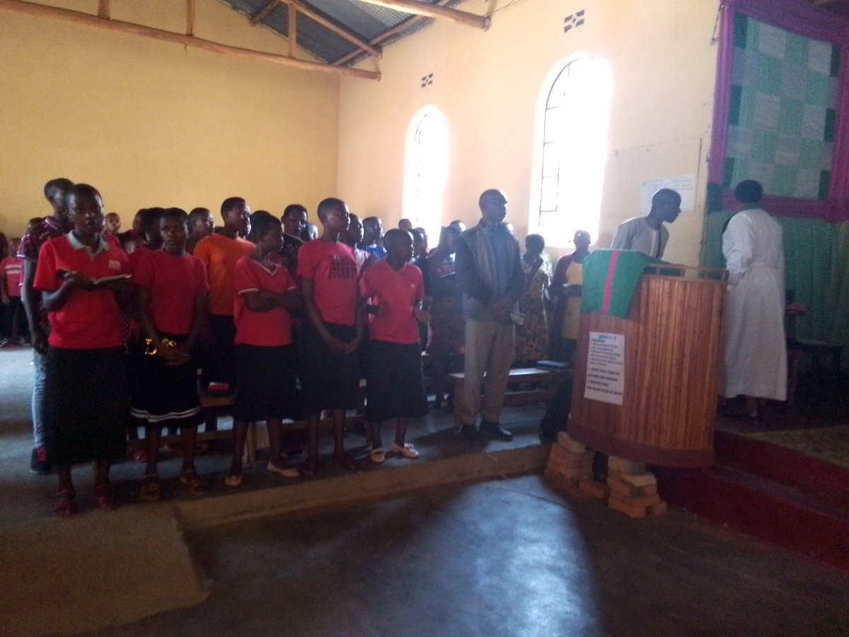 niyijeremie250's tweet photo. Umunsi wa 2 w'igiterane cya #CFASA EAR Diocese ya #Butare , abashumba batandukanye n'abayobozi bo mu itorero Anglican baje gutaramana n'urubyiruko rwabo.
Pastor #TheonesteHakizumuremyi umuyobozi wa Paruwase ya Rusatira niwe uyuboye iyi Gahunda.
#Udakorantakarye https://t.co/QgSmDxMrDU