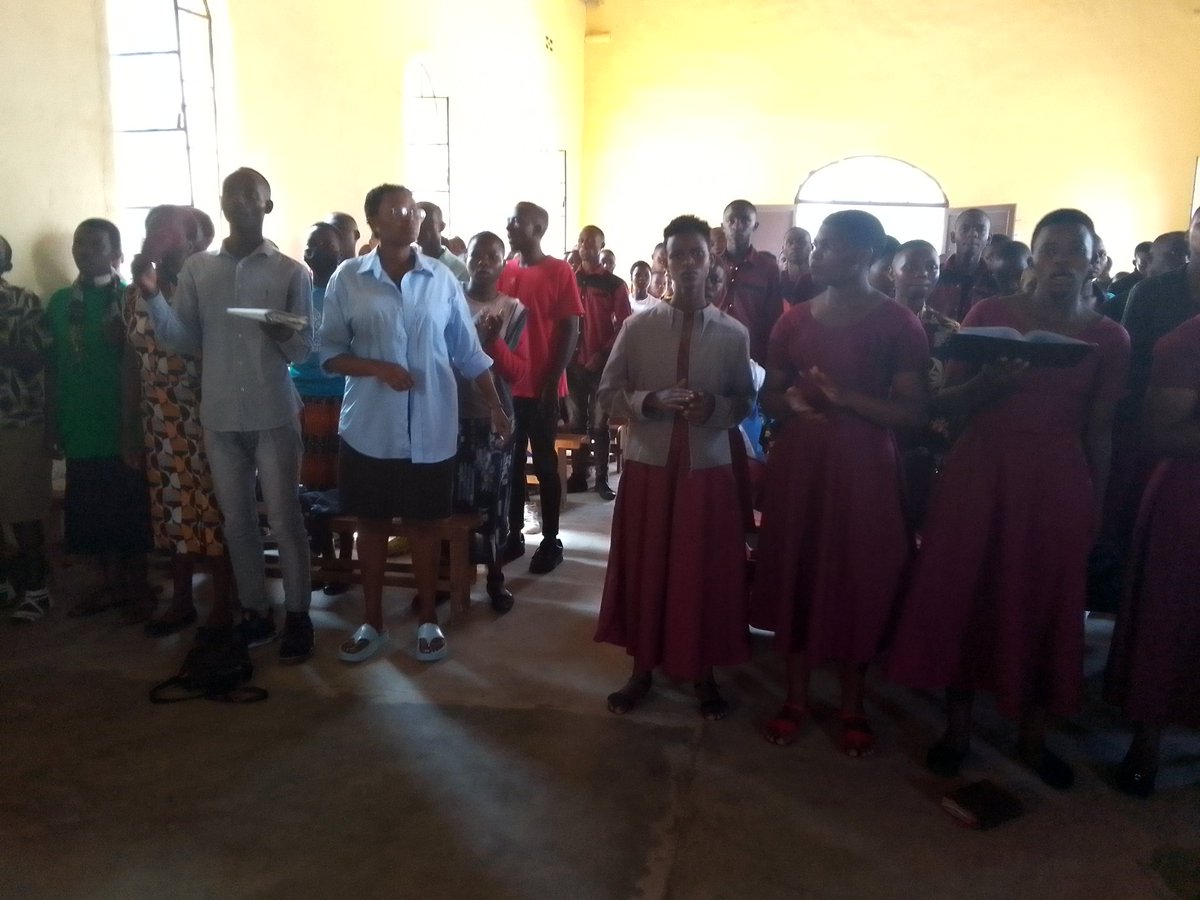 niyijeremie250's tweet photo. Umunsi wa 2 w'igiterane cya #CFASA EAR Diocese ya #Butare , abashumba batandukanye n'abayobozi bo mu itorero Anglican baje gutaramana n'urubyiruko rwabo.
Pastor #TheonesteHakizumuremyi umuyobozi wa Paruwase ya Rusatira niwe uyuboye iyi Gahunda.
#Udakorantakarye https://t.co/QgSmDxMrDU