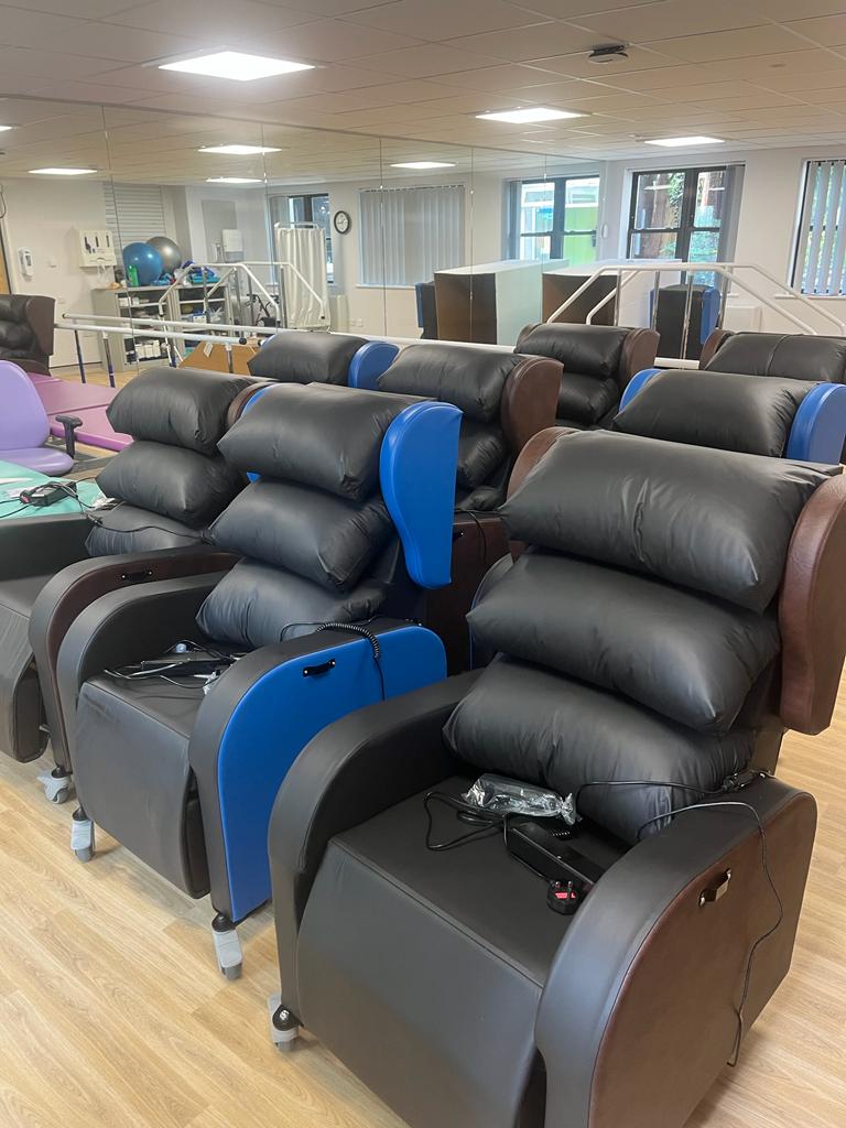 Huge thank you to Crawley hospital League of friends who have kindly donated 9 much needed rise recliner chairs to the Crawley wards. @TheFitton @gemma568491 @Anderson2Claire @SteffiBailey @AndyVCommHosps @BridgetWinrow  @holliejp @robszymanskiuk @suegolb @LaurenceGyton