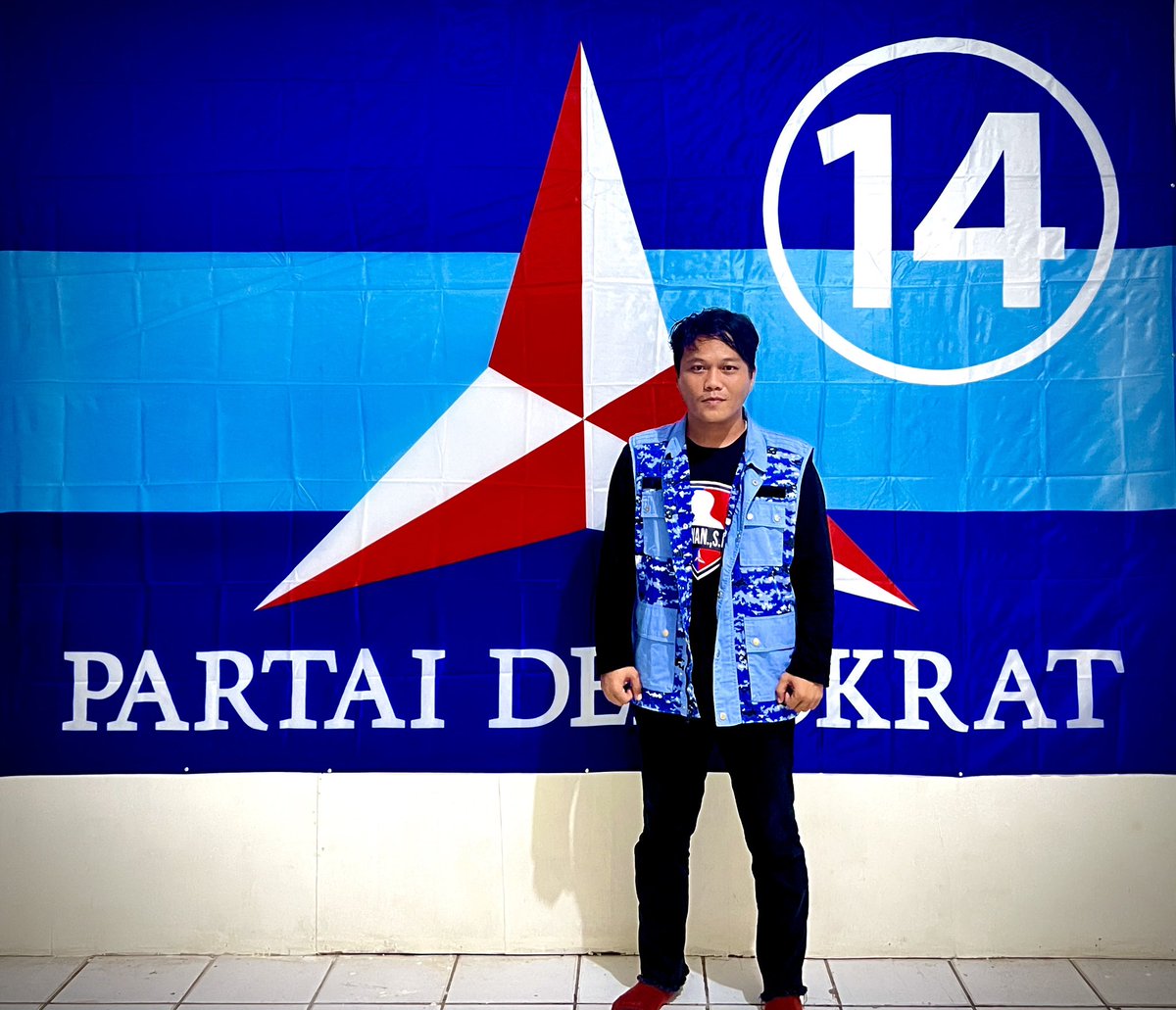 AndiAndis6's tweet photo. Kami ini demokrat, gerbong muda yang meledak-ledak .
Jika nilai-nilai di kangkangi’ maka akan kalian dapati perlawanan tiada henti apalagi yang kalian tawarkan adalah negosiasi itu jauh dari bisa meredam kami.
mau liat contoh yg masi segar, bagaimana moeldoko tak bisa apa2 . https://t.co/8ZC4Ld1DJM