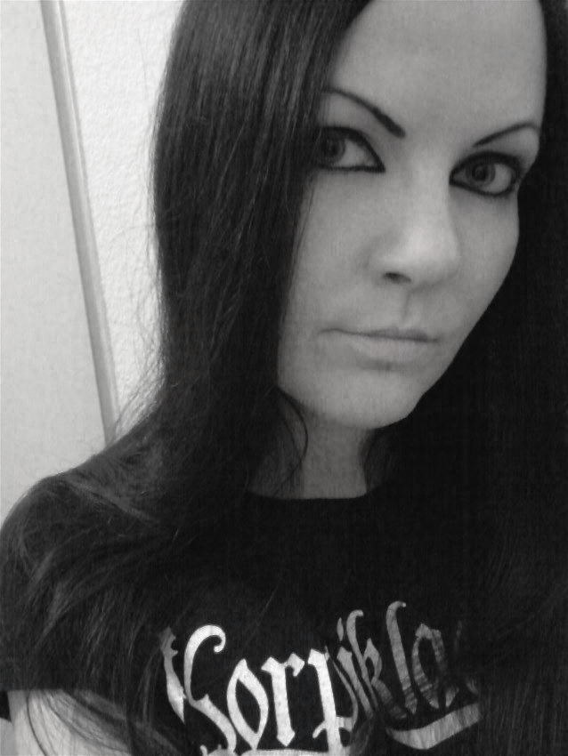 Show me a cool b&w photo of you

cool.. naja.. aber b&w und #bandshirtfriday mit Korpiklaani 🤘🏻