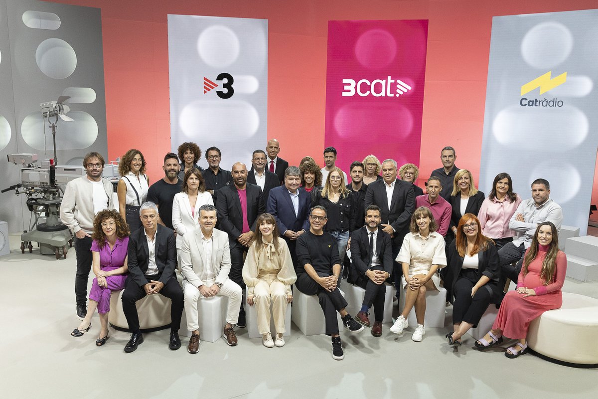 REVOLUCIÓ 4.0 (@revolucio4) on Twitter photo 🥳<a href="/tv3cat/">TV3 és ara @Som3Cat</a> i <a href="/CatalunyaRadio/">Catalunya Ràdio</a> han presentat la nova programació i, com sempre, no hi pot faltar el #RevolucióCatRàdio. Ens retrobem cada cap de setmana, amb les ganes de seguir aprenent dels millors experts i amb una il·lusió especial de tornar a tenir la <a href="/Xantallavina/">Xantal Llavina Aguilar</a> al capdavant 🥳<a href="/tv3cat/">TV3 és ara @Som3Cat</a> i <a href="/CatalunyaRadio/">Catalunya Ràdio</a> han presentat la nova programació i, com sempre, no hi pot faltar el #RevolucióCatRàdio. Ens retrobem cada cap de setmana, amb les ganes de seguir aprenent dels millors experts i amb una il·lusió especial de tornar a tenir la <a href="/Xantallavina/">Xantal Llavina Aguilar</a> al capdavant