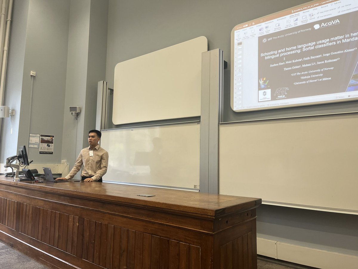 Day 2 of #EuroSLA32 is on 🇬🇧🎉 Our very own Dr. @HaoJiuzhou is presenting work he’s leading as part of our #HeLPiNG grant to explore the role that language experience factors, like schooling &amp; home language use, play in explaining variability for sortal classifiers in Mandarin 🧑🏻‍🏫