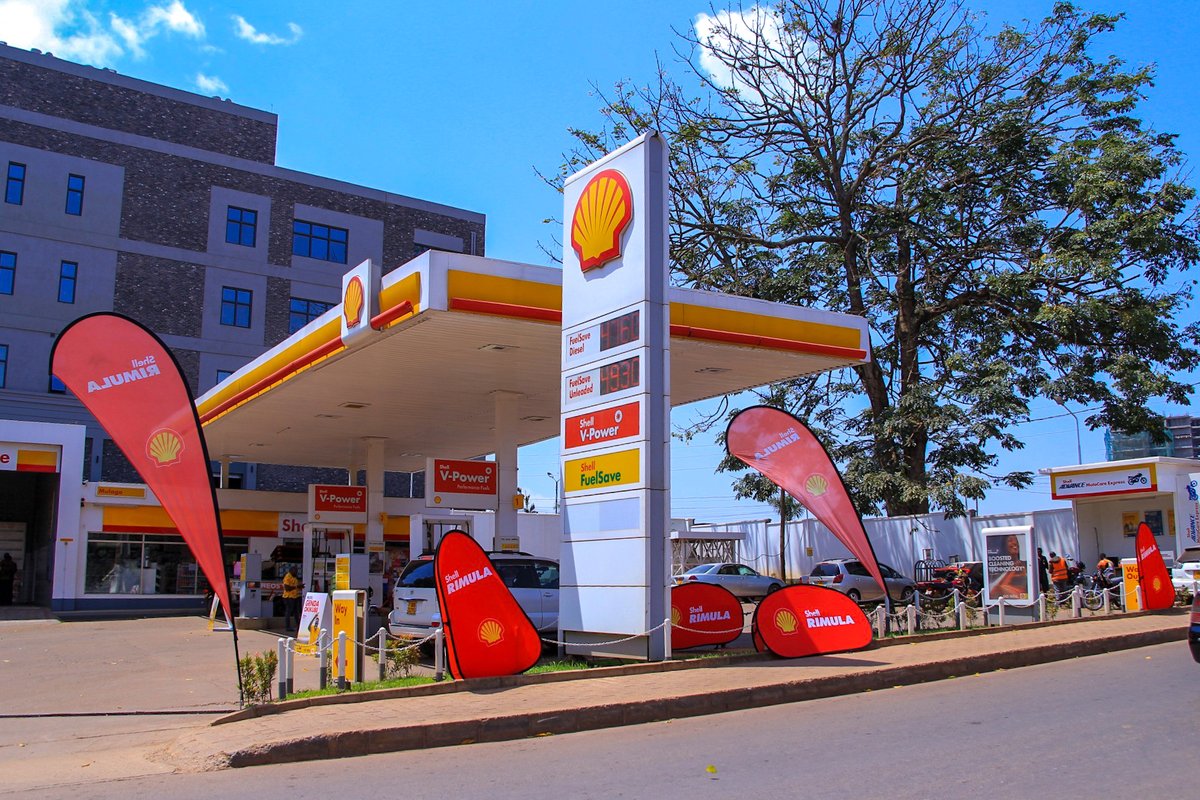 GoldenDigitalUG's tweet photo. Heads up, motorists! Our brand ambassadors are kicking off the @Shell Rimula activations weekend route plan at @Shell_Uganda station in Buwama today. We'll also be having market activations at Buwama Taxi Stage, Kayabwe Taxi Stage, and Nabusanke Taxi Stage. #GoldenActivations https://t.co/Ao7dEDWEPR