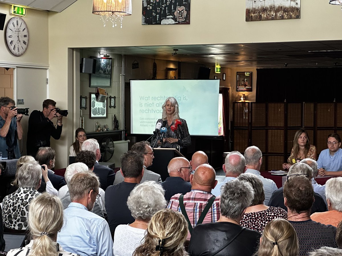 “In de verhalen van mensen leer je de consequenties van beleid kennen”, aldus <a href="/MonaKeijzer/">Mona Keijzer</a> Grote opkomst bij presentatie van haar rapport “wat rechtmatig is, is niet altijd rechtvaardig” over kanaaldrama Almelo-De Haandrik.