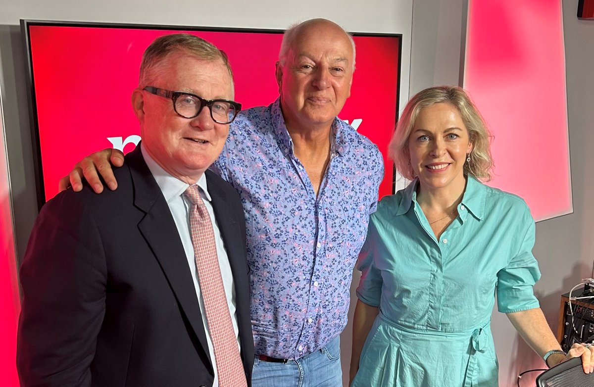 Great chat with @bobbykerr and Vanessa Byrne @MHCLawyers , on different routes into law and changes to divorce law, Vanessa on commercial property and Michael Smith, Wex Lex LLP on rural practice listen 11-1 tomo @NewstalkFM @LawSocIreland @IrishLegalNews