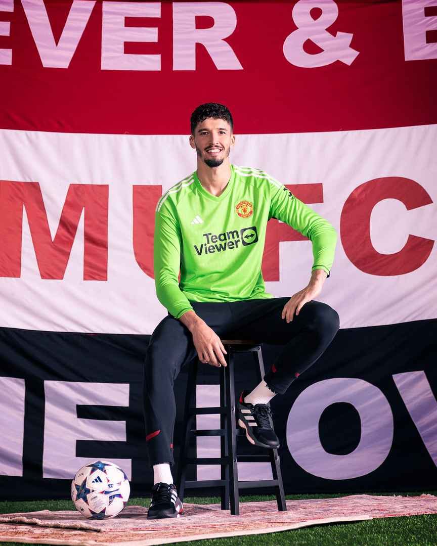 idextratime's tweet photo. ✅️ RESMI: Manchester United merekrut Altay Bayindir (25/GK/🇹🇷)  dari Fenerbahce dengan biaya transfer €6 juta dan kontrak 4+1 tahun. 🧤

#TransferExtraTime #DeadlineDayET | #Blibli @bliblidotcom https://t.co/T5jXXIYVbd