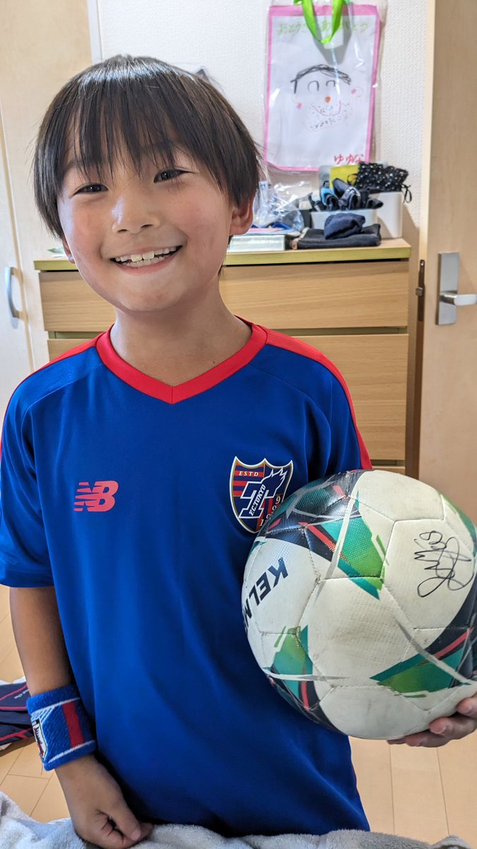 FCのクラブチーム　やってる息子が
FC東京の荒井悠太選手からサインもらったみたい😄👍