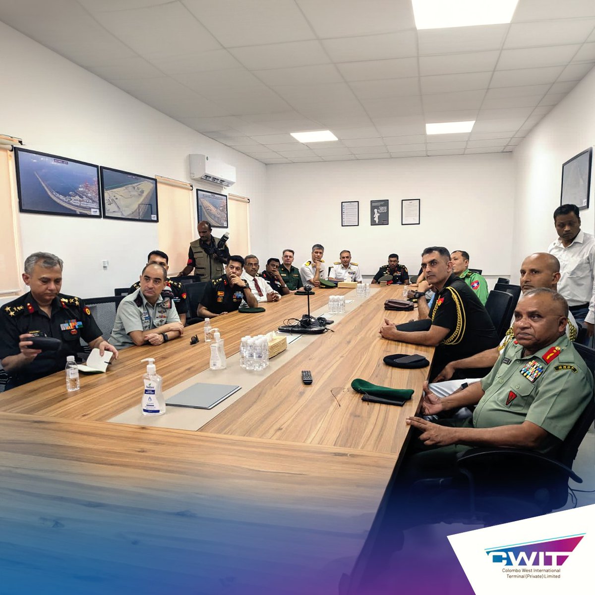 CWITSriLanka's tweet photo. Rear Admiral Sanjay Sachdeva, Senior Directing Staff at the National Defence College (NDC) in India and Captain Vikas Sood, Defence Adviser at @IndiainSL , along with officers from NDC, visited CWIT. 
It was a fruitful interaction.

#CWIT #NDC #ANewHopeInTheMaking https://t.co/qt5ZTiMJLr