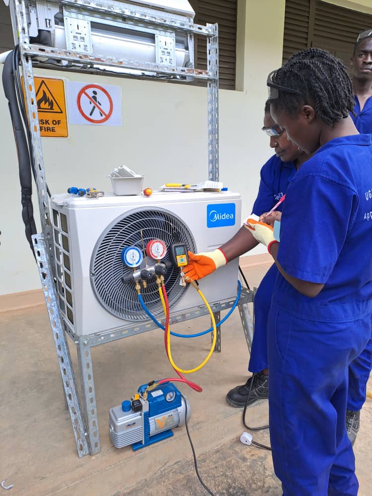 UnaraUganda's tweet photo. #UNARA together with #GIZ successfully completed training of HVACR Students at Uganda Technical College Elgon on Safe handling of Natural Refrigerants, Brazing and System assembly competences. We would like to thank #GIZ for continued support of Uganda RAC Sector https://t.co/w5RJql4bFV