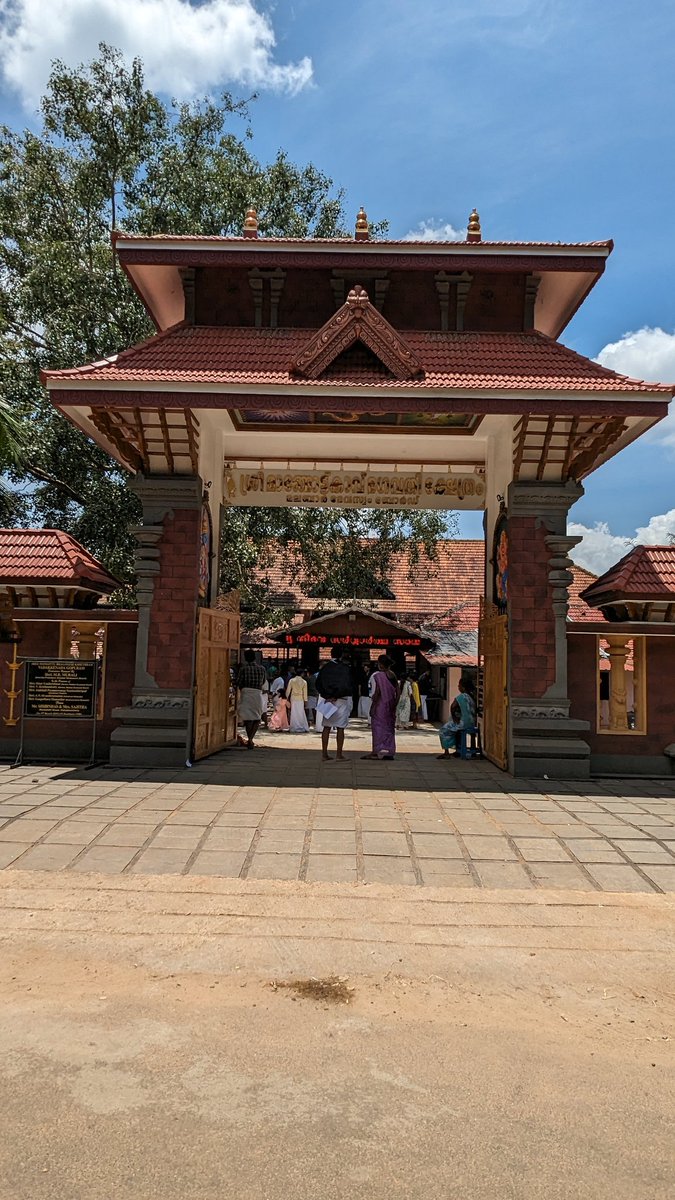 surnell's tweet photo. #Devalaya Sree Mankottukavu Bhagavathi Temple. Amazing an beautiful Devi and we can feel the energy radiating from Her.
Amme Narayana
Devi Narayana
Lakshmi Narayana
Bhadre Narayana https://t.co/lf6Kf2lgKv