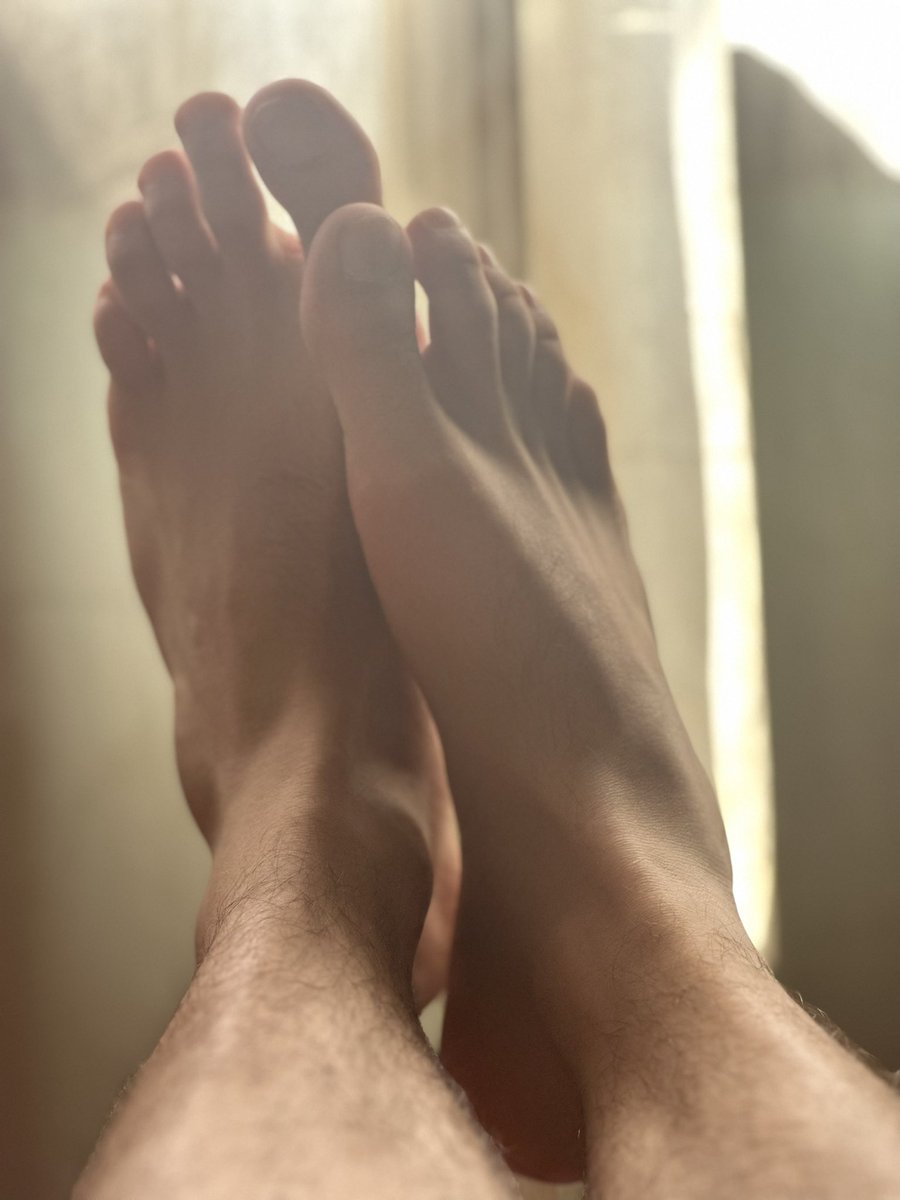 Rarammo95's tweet photo. A man’s feet are another man treasure 
#feet_pic #feetfethish #feet #feetmaster https://t.co/IZlSF0yyRt