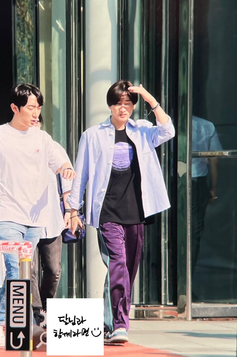 230901 컬투쇼 일일DJ 은혁 퇴근
은혁대표님 퇴근😆
눈부신 대표님오빠의 귀여운 찌푸림ㅋㅋ
오랜만의 오빠 라디오 넘나 재밌었어요👍
9월의 첫날부터 기분이 조으다💙
#은혁 #혁재 #EUNHYUK #은혁퇴근 #혁재퇴근