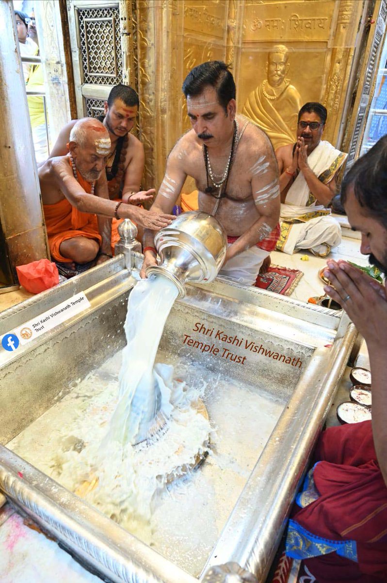 ShriVishwanath's tweet photo. आज दिनाँक 01-09-2023 को श्री काशी विश्वनाथ मंदिर में मध्याह्न (दोपहर) भोग आरती के भव्य दर्शन।

#ShriKashiVishwanath #Shiv #Mahadev #Baba #Temple #Darshan #Blessings #BhogAarti #Varanasi #Aarti #Kashi #Jyotirlinga #VishwanathDham https://t.co/peUaU5jVgG