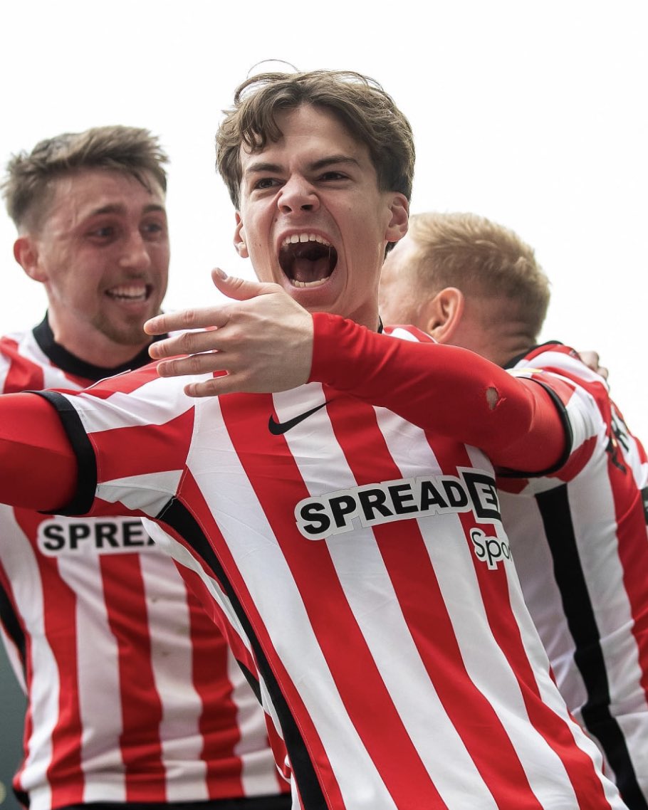 #SAFC are currently pushing to sign Paris St-Germain midfielder Edouard Michut. The 20-year-old spent last season on loan at the club playing 24 games and scoring one goal, now Sunderland are pushing to get a deal completed before the end of the window.