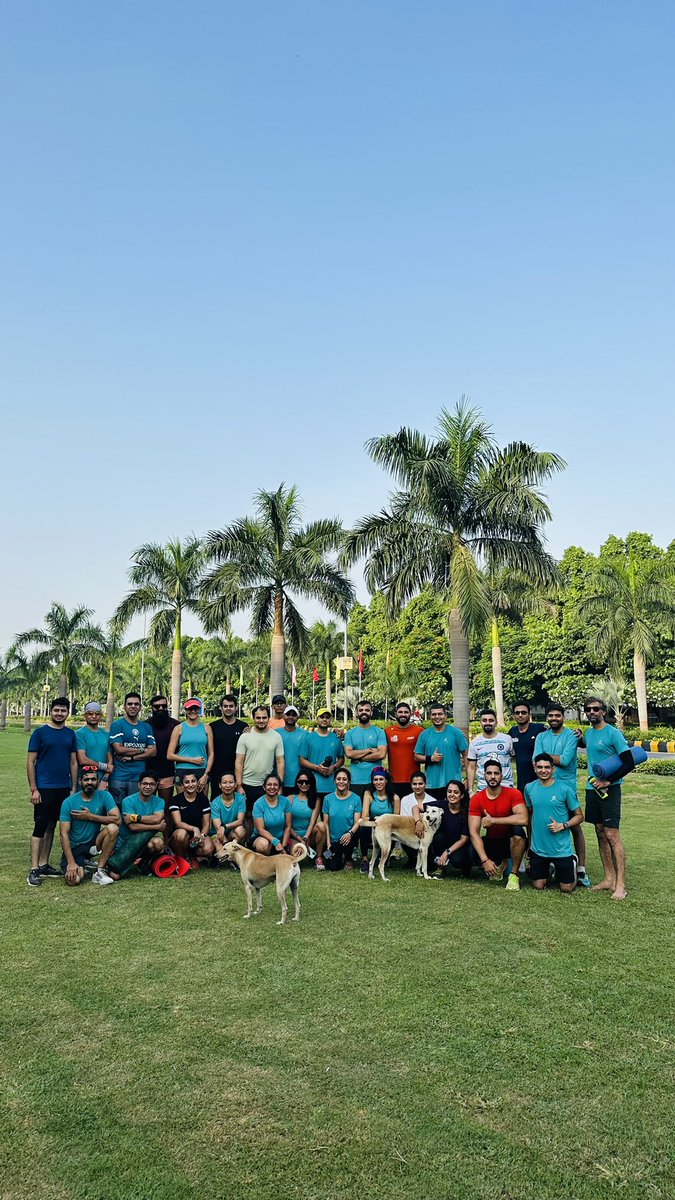 defaultrunner's tweet photo. Friday morning flaunting our new personalized #runwithreeti tees ! #tealtribe #fridaymorning #running #community https://t.co/4VIEraCK2W