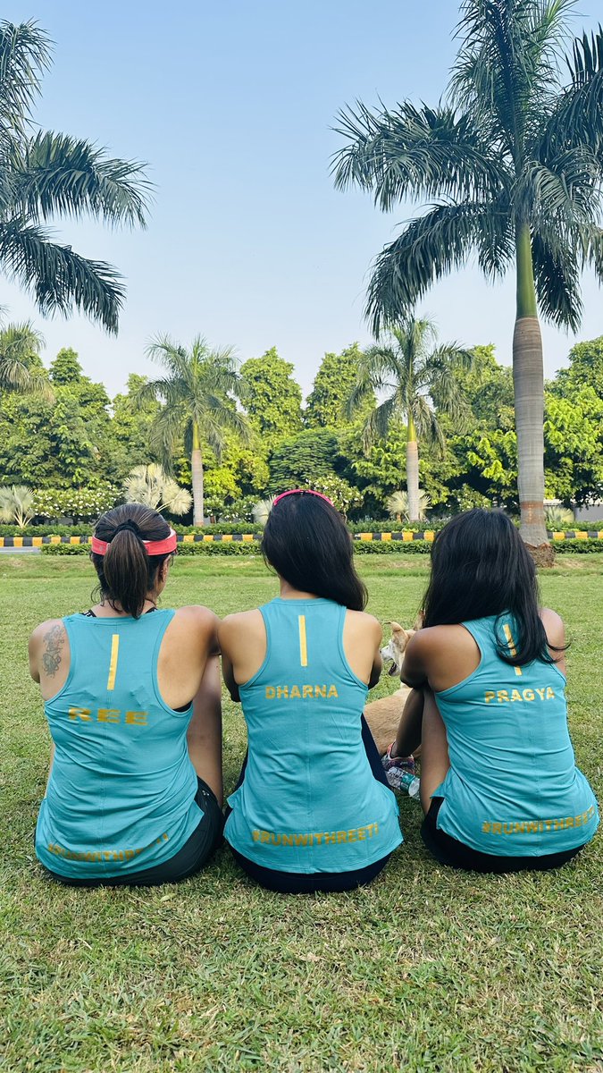 defaultrunner's tweet photo. Friday morning flaunting our new personalized #runwithreeti tees ! #tealtribe #fridaymorning #running #community https://t.co/4VIEraCK2W