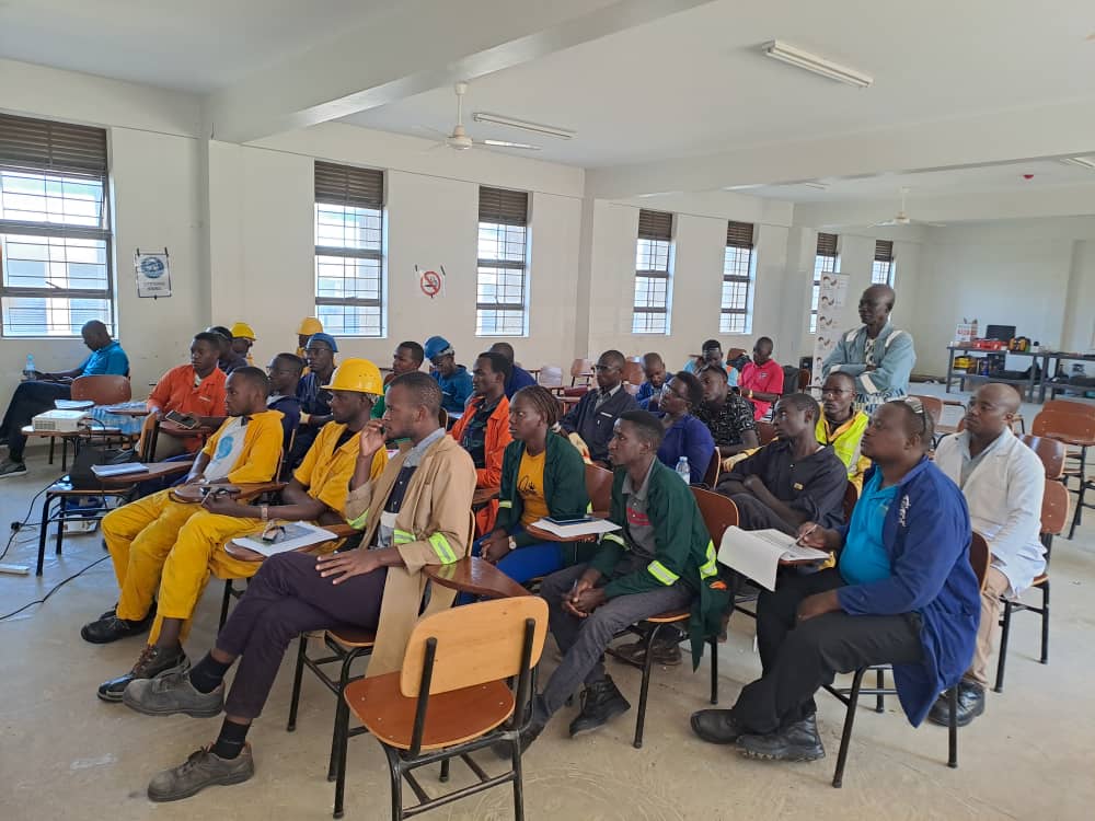 UnaraUganda's tweet photo. #UNARA together with #GIZ successfully completed training of HVACR Students at Uganda Technical College Bushenyi on Safe handling of Natural Refrigerants, Brazing and System assembly competences. We would like to thank #GIZ for continued support of Uganda RAC Sector. https://t.co/6ak9Fbv3XJ